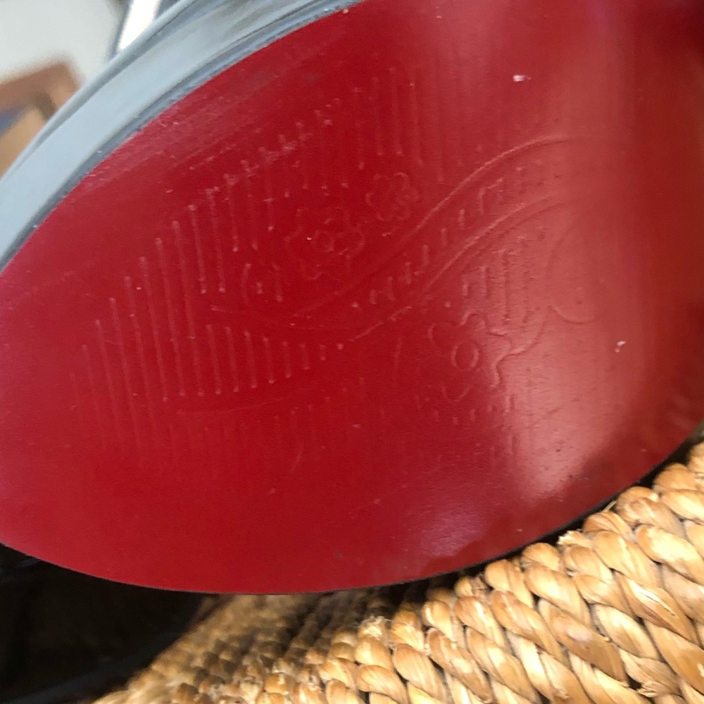 Nice heels black in color